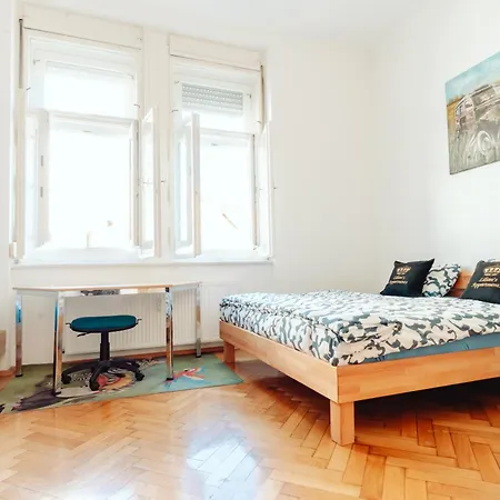 Lilians Modern In Historical Citycenter Appartement
